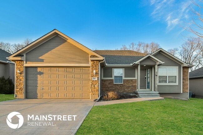 property at 1602 NW Hilltop Ln