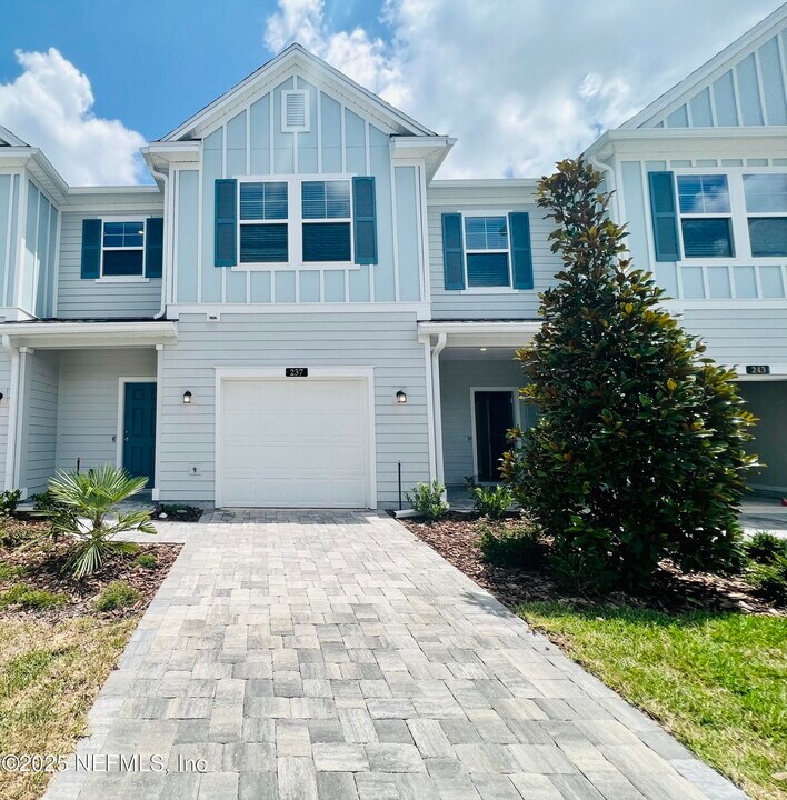 237 Boracay Cir in Saint Johns, FL - Foto de edificio