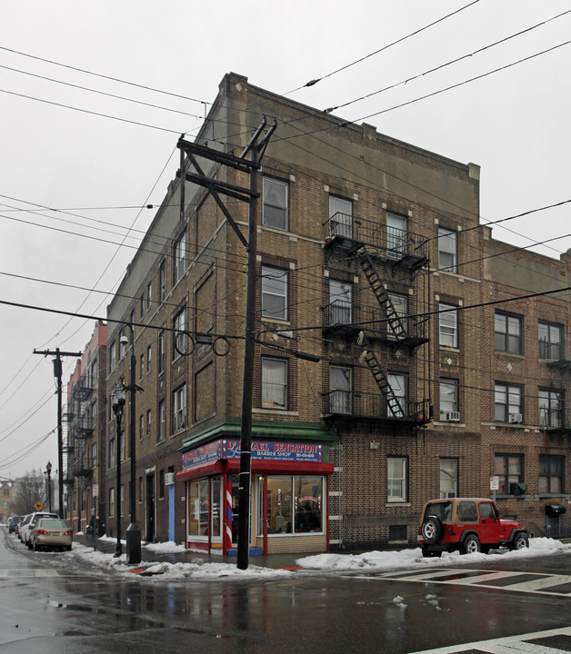 266 Monticello Ave in Jersey City, NJ - Foto de edificio