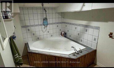 50 Taunton Rd W in Oshawa, ON - Building Photo - Building Photo