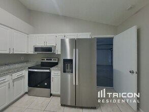 1490 Club Dr in Tarpon Springs, FL - Building Photo - Building Photo