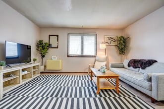 2601 University Ave in Madison, WI - Building Photo - Building Photo