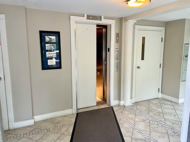 714 Chandlers Wharf, Unit 714 in Portland, ME - Building Photo - Building Photo