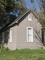 225 W Monterey St, Unit A in Denison, TX - Building Photo