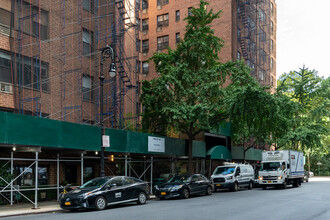 Two Tudor City Place in New York, NY - Building Photo - Building Photo