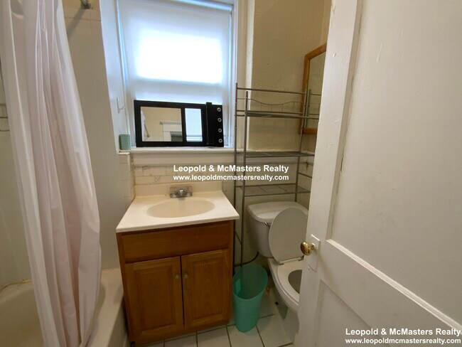 13 Allston St, Unit 4 in Boston, MA - Building Photo - Building Photo