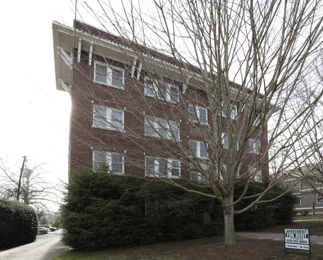 Commodore Apartments in Asheville, NC - Building Photo - Building Photo