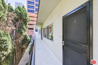 11746 Goshen Ave in Los Angeles, CA - Building Photo - Building Photo