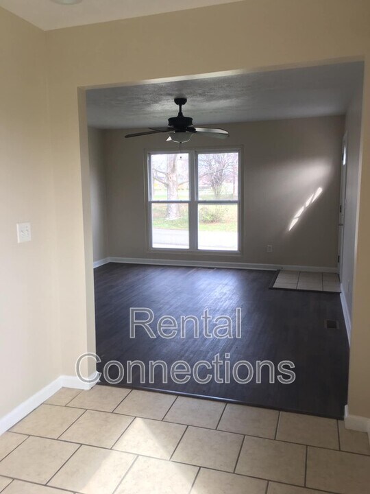1307 W White St in Marion, IL - Building Photo