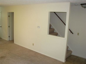 Sandridge Townhomes & Apartments in Lansing, MI - Foto de edificio - Interior Photo