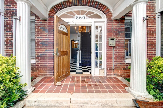 property at 860 Briarcliff Rd NE
