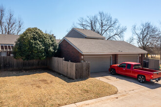 12216 Greenlea Chase W in Oklahoma City, OK - Building Photo - Building Photo