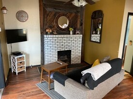 118 E Brookside St, Unit Apt A in Colorado Springs, CO - Building Photo