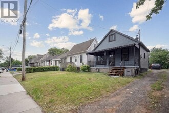 8 Merchison Ave in Hamilton, ON - Building Photo - Building Photo