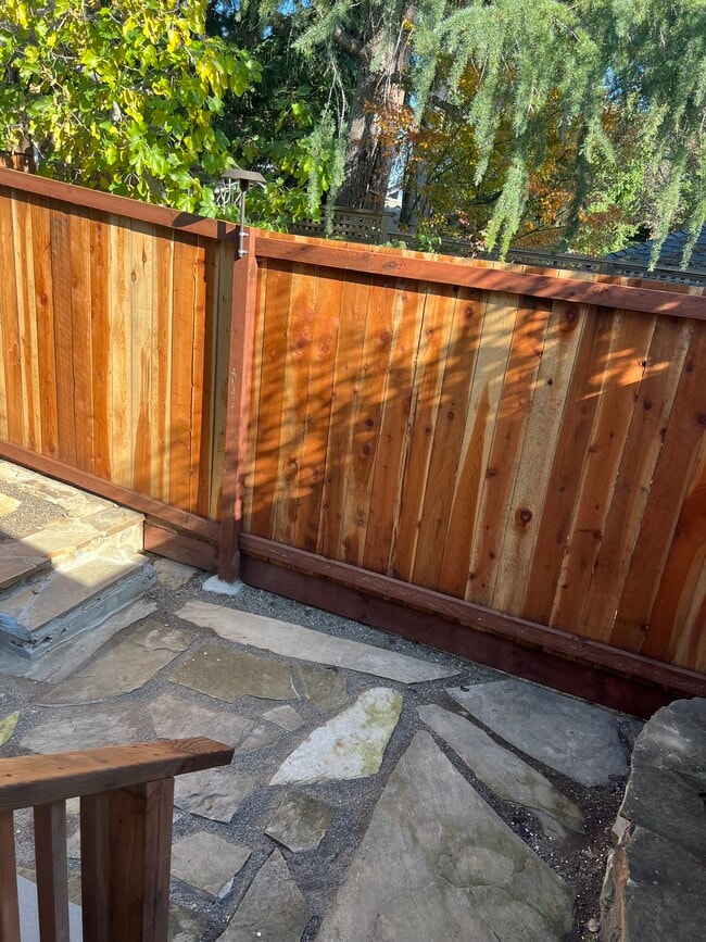 325 Grant Ave in Petaluma, CA - Foto de edificio - Building Photo