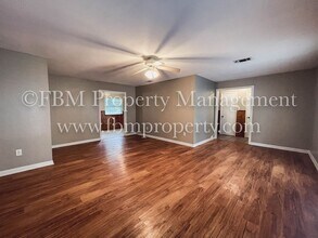 105 Hillside Dr in Alvarado, TX - Building Photo - Building Photo