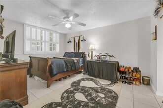 9410 Poinciana Pl, Unit 206 in Davie, FL - Building Photo - Building Photo