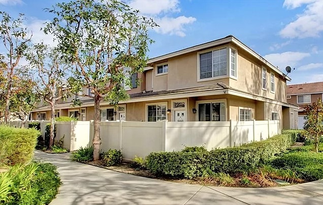 property at 953 S Prescott Pl