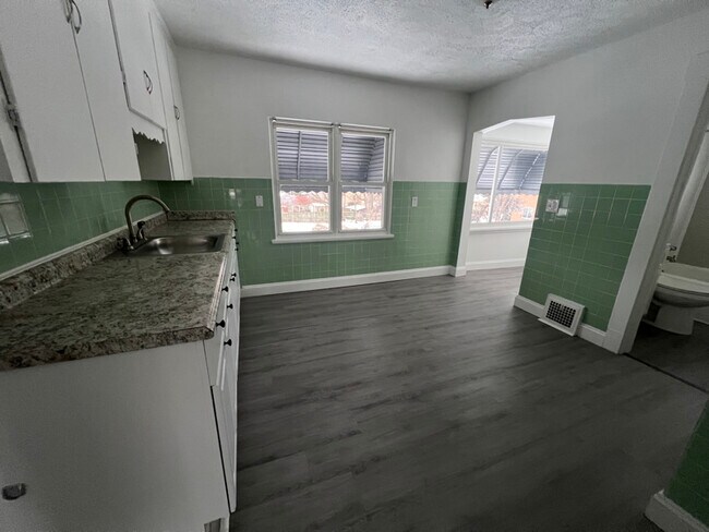 4302 W 30th St in Cleveland, OH - Foto de edificio - Building Photo