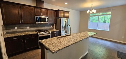 2454 Puget Sound Blvd in Bremerton, WA - Building Photo - Building Photo