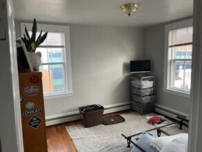 126 Pleasant St in Marblehead, MA - Building Photo - Building Photo