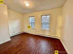 1576 Tremont St, Unit 2 in Boston, MA - Foto de edificio - Building Photo