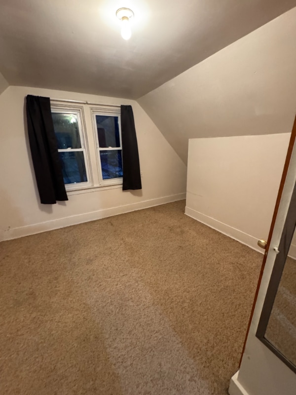 201 N Summit St in Spooner, WI - Foto de edificio - Building Photo