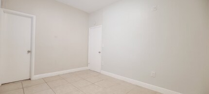 567 E 11th St in Hialeah, FL - Foto de edificio - Building Photo