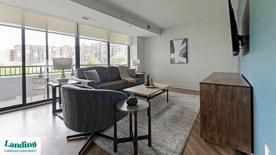 1550 Clarendon Blvd, Unit 613 in Arlington, VA - Foto de edificio - Building Photo