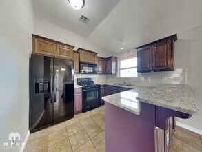 10701 SW 33rd Terrace in Yukon, OK - Building Photo - Building Photo