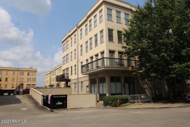 property at 201 Settlers Trace Blvd