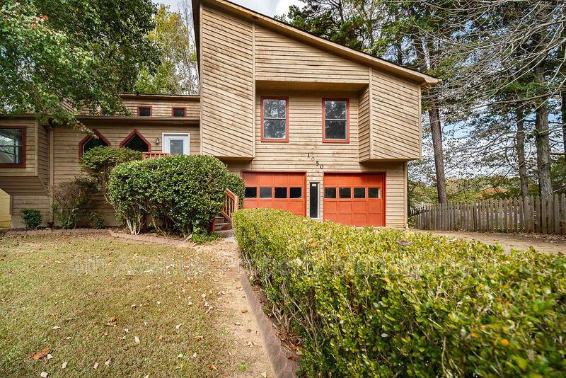 1050 Hunters Oak Trail in Sugar Hill, GA - Foto de edificio