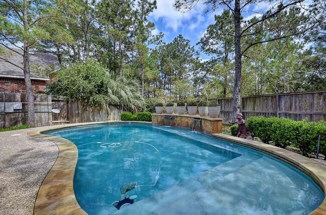 property at 22 N Queenscliff Cir