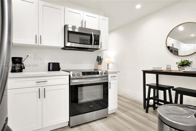 300 NW 82nd Terrace in Miami, FL - Building Photo - Building Photo