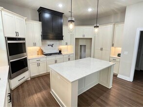 4670 W Emerald Bay Ct in Wichita, KS - Building Photo - Building Photo