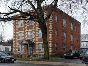 1475 Dwight St in Holyoke, MA - Building Photo - Building Photo