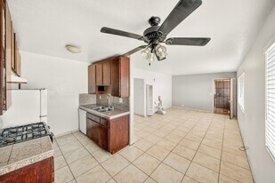 1115 252nd St in Los Angeles, CA - Building Photo