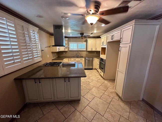 408 Fresno Dr in El Paso, TX - Foto de edificio - Building Photo