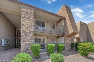 4921 Indian River Dr in Las Vegas, NV - Building Photo