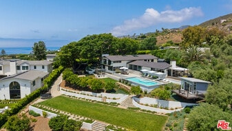 30164 Cuthbert Rd in Malibu, CA - Building Photo