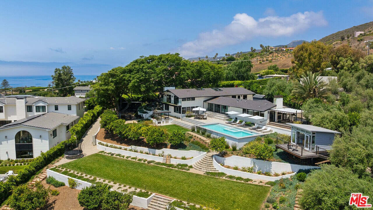 30164 Cuthbert Rd in Malibu, CA - Building Photo