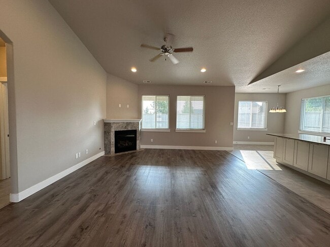 906 N Oklahoma Pl in Kennewick, WA - Building Photo - Building Photo