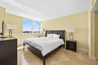 242 Washington Ave, Unit 1104 in Miami Beach, FL - Building Photo - Building Photo