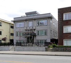 2230 Cornwall Ave in Vancouver, BC - Building Photo