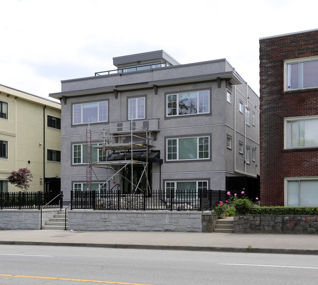 2230 Cornwall Ave in Vancouver, BC - Building Photo - Primary Photo