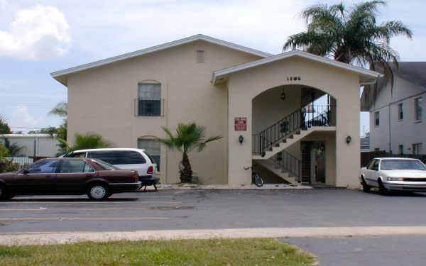 1285 Santa Rosa St in Clearwater, FL - Building Photo