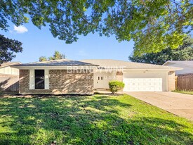 1801 Briar Run in Benbrook, TX - Building Photo