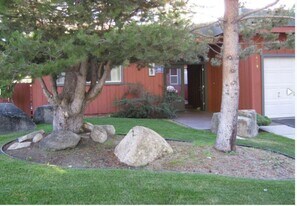 479 Capri Dr in South Lake Tahoe, CA - Building Photo