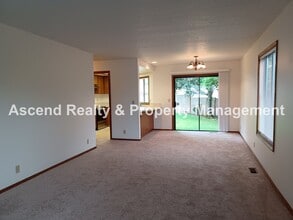10780 SW Summer Lake Dr in Tigard, OR - Building Photo - Building Photo