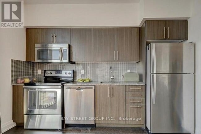 65 Speers Rd in Oakville, ON - Building Photo - Building Photo